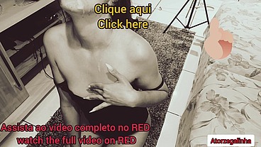 Costureira safada não aguentou ver cliente de pau duro!