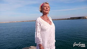 Eva, 70 ans, dresse deux é_talons fougueux
