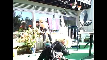 Roxina2007RubberBabeInGarden180807XL.WMV