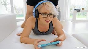 ”Kittina Clariette can't choose between video games & her Boyfriend's heavy prick”