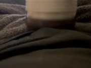 Baise dans sa chatte et ejac sans les mains