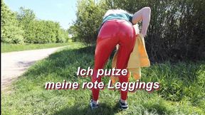 I clean my red vinyl leggings - Ich putze meine rote Vinyl-Leggings