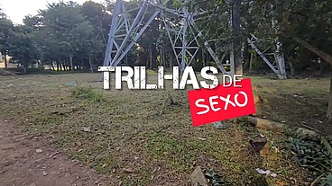 O que os homens fazem quando estão longe de suas esposas? Eles comem o cu de outros homens para fortalecer a amizade e aliviar a tesão.