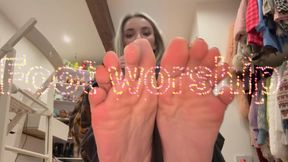 Foot worship - sparkly pedicure