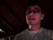 QUE RICO ver como este colombiano se masturba hasta correrse