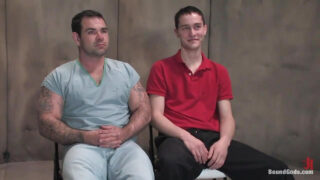 Filem BDSM Dak Ramsey putih bertatu berdakwat, dubur fucked