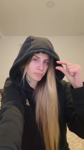 Amateur with big tits exposes her onlyfans content