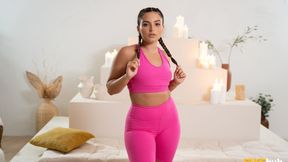 ”Weird yoga lesson with PAWG Ariana Van X”