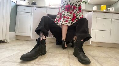 Big ass milf rides handyman in her sundress no panties