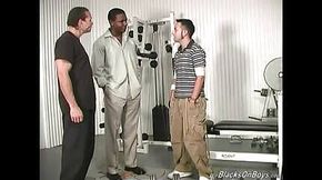 Black guys fucking a white dude at the gym balls deep