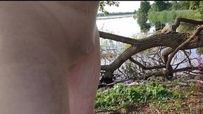 Drau&szlig_en in Strumpfhose am Kl&auml_rteich