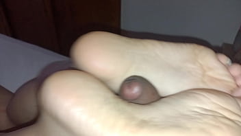 Mi novia me hase 2 segundo footjob