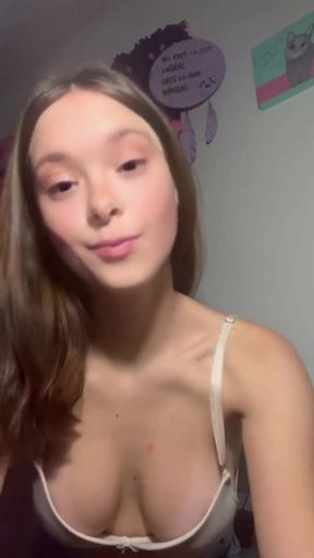 Teen amateur shows off her cute onlyfan content