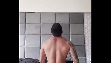 Tava trabalhando num predio e o morador me reconheceu. Comi ele de uniforme e enchi de leite ( pr&eacute_via)