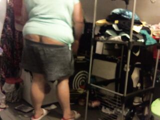 overweight white beauty buttcrack folding raiment