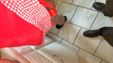 Thanksgiving Wife is a terrible cook so I eat her pussy instead