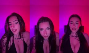 Curvy Goth Goddess Leah X Invites You to Join Her Intimate Experience!