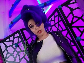 Slug-o-bots! Futurama Leela Cosplay - Vid 1