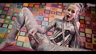 ANAL QUEEN Anuskatzz in corset plays with metal toy and gets her ass fucked by big dick and SQUIRTs