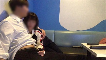 付き合あって3ヶ月目だしそろそろえっちする?とカラオケで野球部マネージャーに聞いたら「恥ずかしいけど良いよ...」って言われてカラオケの中でマネージャーのマンコにドクドク精子いれました。