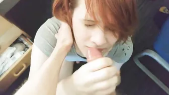 Amateur crossdresser gets a handjob and takes a facial