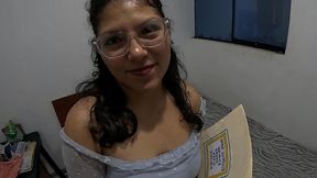 follando con la vendedora de casas, trata de venderme el cuarto para que lo alquile y podamos follar a diario