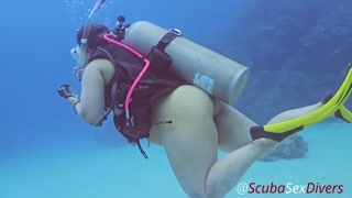 Couple Get Naked on SCUBA!