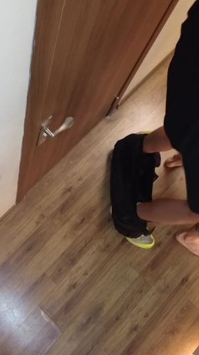 The stranger from the app turned out to be a fucker with a big dick. Hid the cameras and filmed   Clip 1