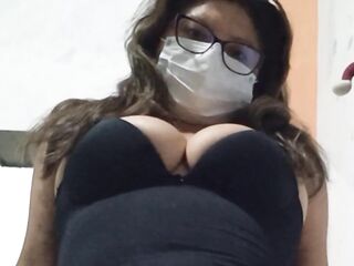 prostituta atiende a su cliente en casa de citas y se la follan por el ano