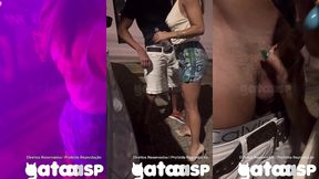 casada conhece dois novinhos na balada, apronta na frente do corno, leva eles embora pro carro e depois fode na rua - parte 1