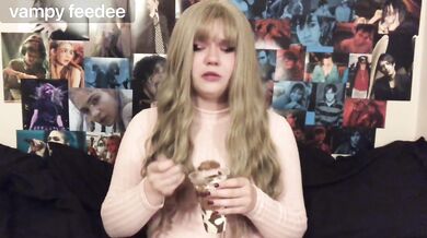 Chubby Blonde Gains Weight (Fat Chat)