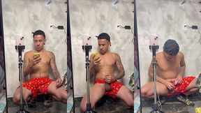 provando o pijama novo e a rola ficou dura