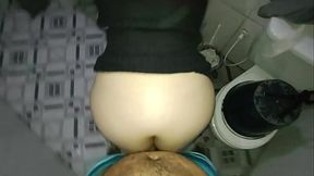 Trepada no banheiro da empresa