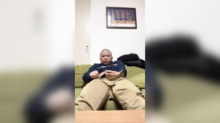 修士学生の休日リビングルームオナニー