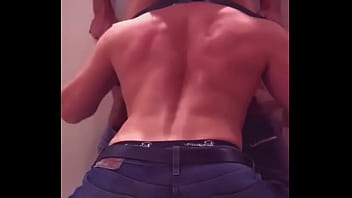 LE QUITO EL VIRGO A MI GYM BRO EN LOS BA&Ntilde_OS DEL GIMNASIO