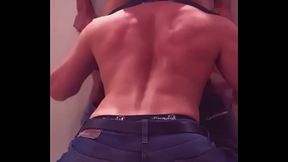 LE QUITO EL VIRGO A MI GYM BRO EN LOS BA&Ntilde_OS DEL GIMNASIO