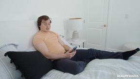 ”Kate Dee hunting down her stepson's friends fat prick”