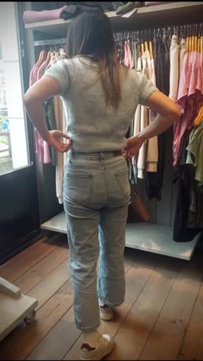 shopping in padded style :3
