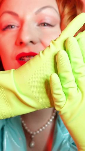 Hot pussy masturbation of horny MILF in rubber household gloves