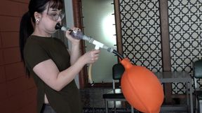 Ditria Attempts Her First Chinese Hot Water Bottle (MP4 - 1080p)