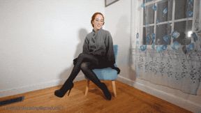 Luna Lain's Shoe Takeoff Tease WMV