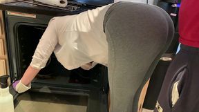 stepmom is horny and stuck in the oven