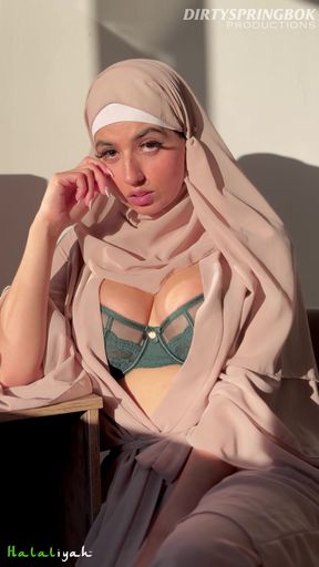 Hijabi Aliyah Gives You Cum Eating Instructions