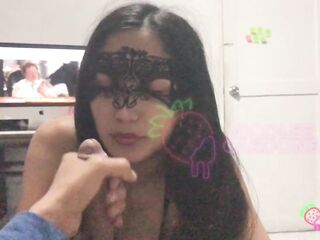 Jovencita mexicana implora lechita en la boquita