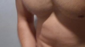 Masturbandome en la ducha del gimnasio