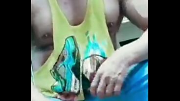 Heterosexual masturba su peque&ntilde_o pene que parece un cl&iacute_toris de putita y dedea su apretado culo virgen