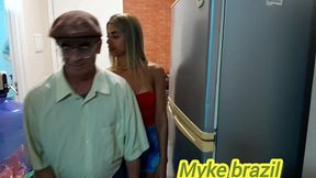 patrao fudendo a faxineira gostosa no quarto e gosou na boca dela sol di luna