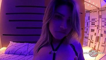 A loirinha mais safada do Xvideos Melody Antunes agora arrasta o amigo pro motel, da show, leva rola e muita porra na buceta que fica toda lambuzada! Venha conferir!