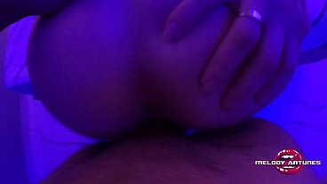 A loirinha mais safada do Xvideos Melody Antunes agora arrasta o amigo pro motel, da show, leva rola e muita porra na buceta que fica toda lambuzada! Venha conferir!