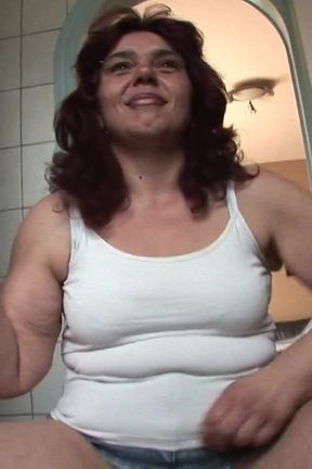 She Shows Her Big Mature Cooch and Ass for You